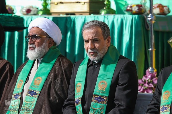 آیین تعویض پرچم گنبد حرم مطهر رضوی