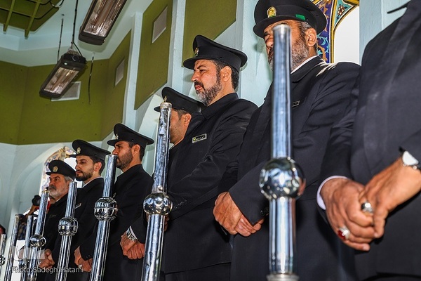 آیین تعویض پرچم گنبد حرم مطهر رضوی