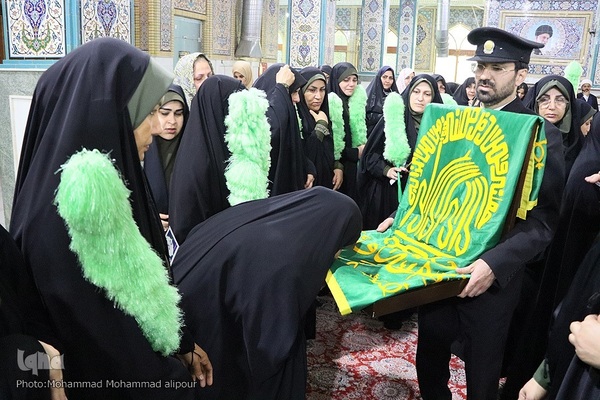 غبارروبی آستان علی‌بن مهزیار اهوازی