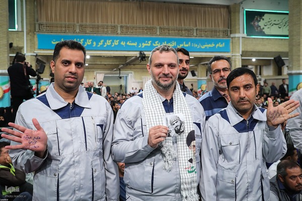 دیدار هزاران نفر از کارگران سراسر کشور با رهبر معظم انقلاب