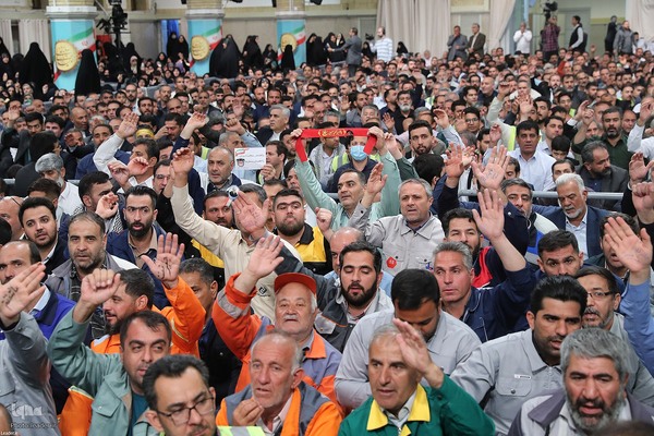 دیدار هزاران نفر از کارگران سراسر کشور با رهبر معظم انقلاب