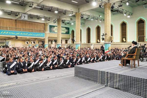 دیدار هزاران نفر از کارگران سراسر کشور با رهبر معظم انقلاب