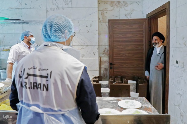 دیدار صمیمی سرپرست حجاج ایرانی با زائران کشورمان درمدینه منوره