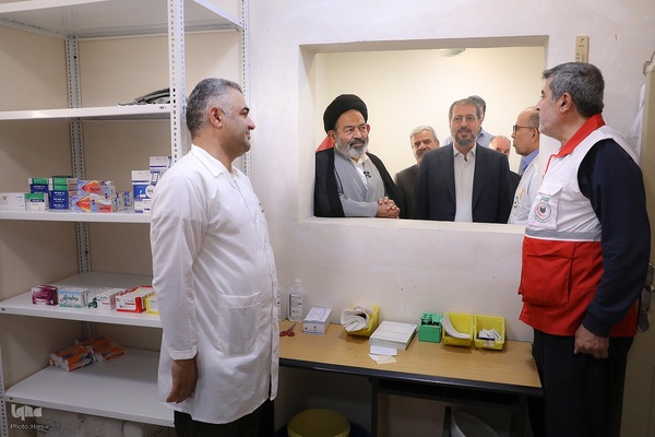 بازدید سرپرست حجاج ایرانی از مرکز پزشکی هلال احمر در مدینه