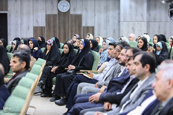 آیین گرامیداشت روز استاد و تکریم از مقام معلم