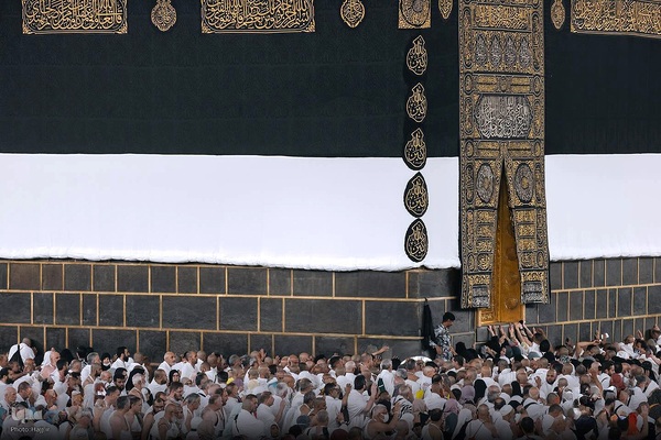 پرده خانه خدا بالا کشیده شد