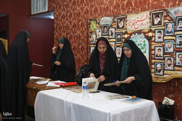 همایش تجلیل از حافظان کانون الزهرا مؤسسه مهد قرآن