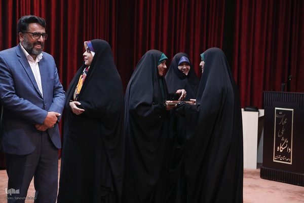 همایش تجلیل از حافظان کانون الزهرا مؤسسه مهد قرآن