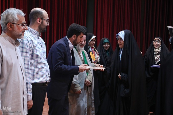 همایش تجلیل از حافظان کانون الزهرا مؤسسه مهد قرآن