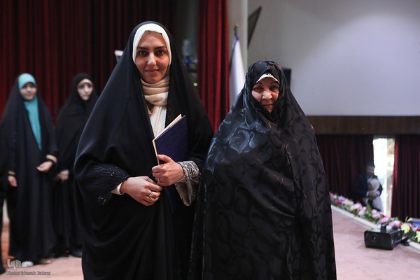 همایش تجلیل از حافظان کانون الزهرا مؤسسه مهد قرآن