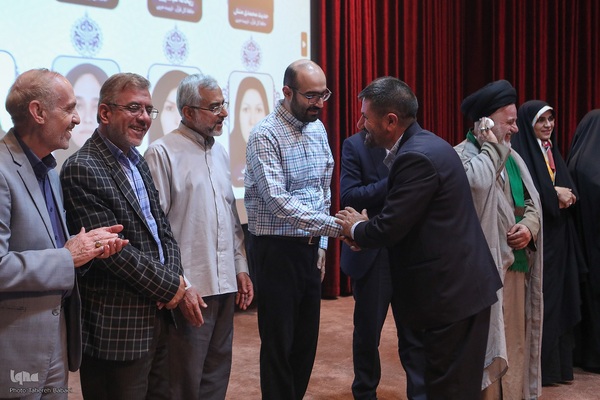 همایش تجلیل از حافظان کانون الزهرا مؤسسه مهد قرآن