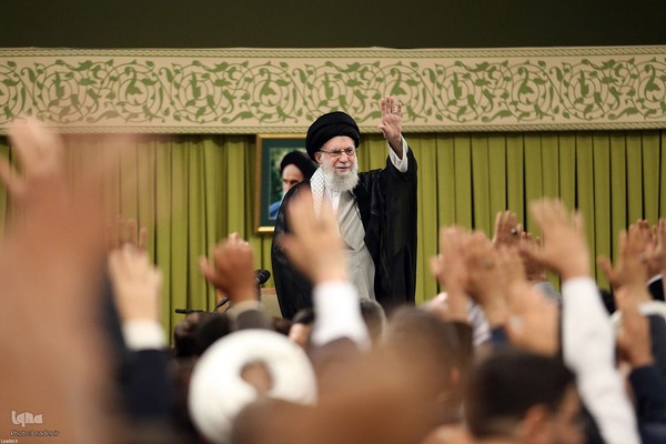 دیدار هزاران نفر از معلمان سراسر کشور با رهبر معظم انقلاب