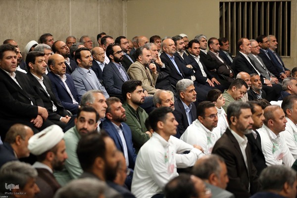 دیدار هزاران نفر از معلمان سراسر کشور با رهبر معظم انقلاب