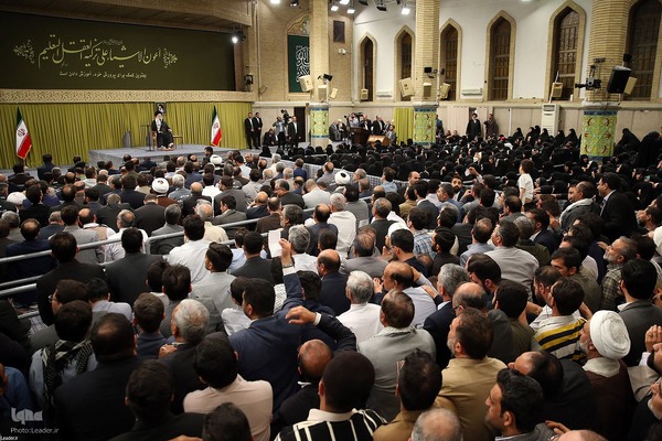 دیدار هزاران نفر از معلمان سراسر کشور با رهبر معظم انقلاب