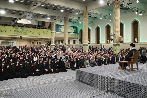 دیدار هزاران نفر از معلمان سراسر کشور با رهبر معظم انقلاب