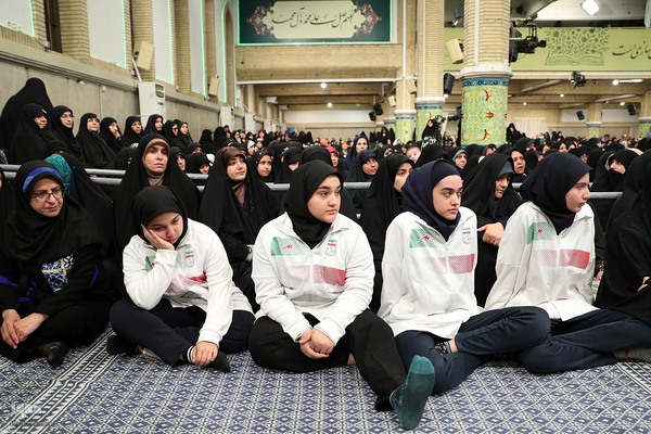 دیدار هزاران نفر از معلمان سراسر کشور با رهبر معظم انقلاب