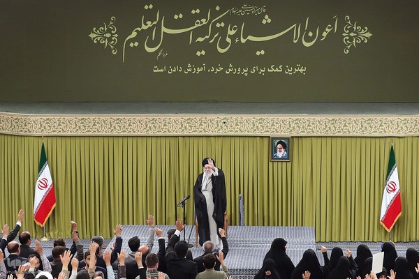 دیدار هزاران نفر از معلمان سراسر کشور با رهبر معظم انقلاب