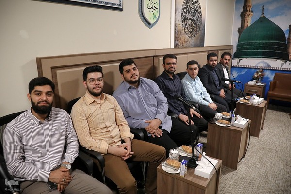 دیدار قاریان گروه نور حج تمتع ۱۴۰۴ با نماینده ولی فقیه در امور حج و زیارت