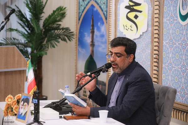 کمیل با شکوه زائران ایرانی در کنار حرم نبوی(ص)