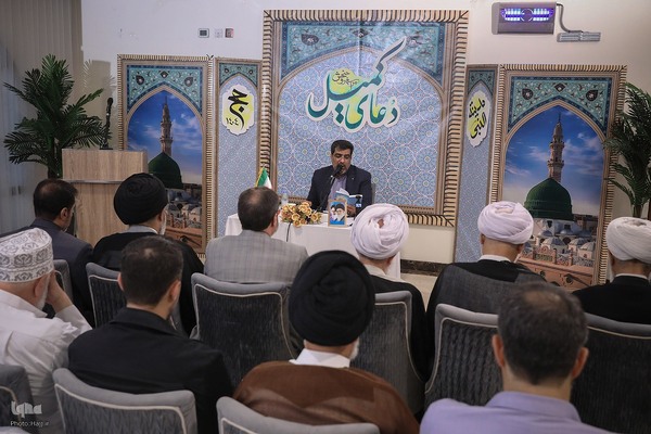 کمیل با شکوه زائران ایرانی در کنار حرم نبوی(ص)