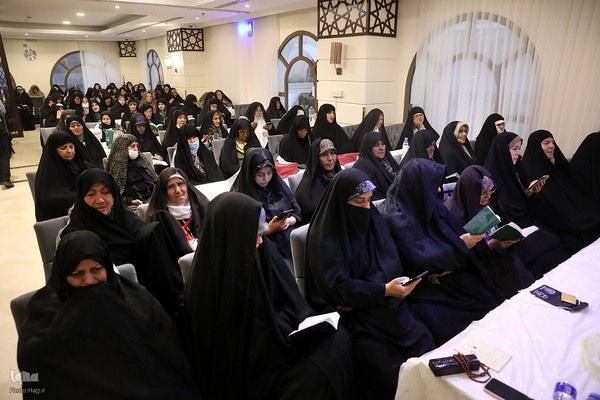 کمیل با شکوه زائران ایرانی در کنار حرم نبوی(ص)