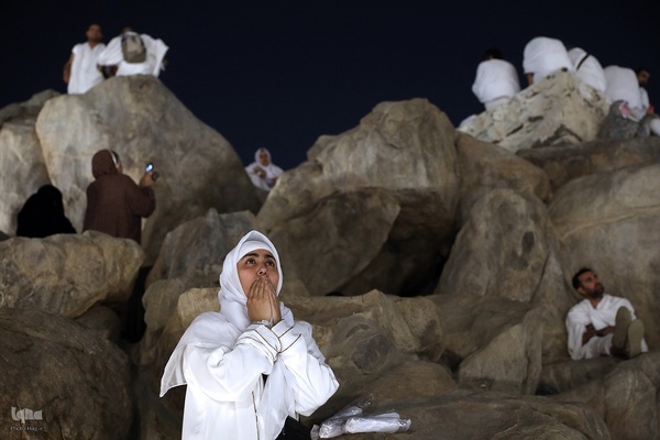 آوای دعای امام حسین (ع) در دل عرفات؛ شب بی‌نهایت نیاز