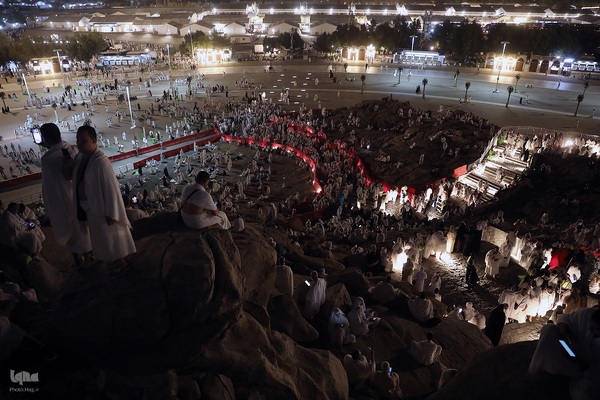 آوای دعای امام حسین (ع) در دل عرفات؛ شب بی‌نهایت نیاز