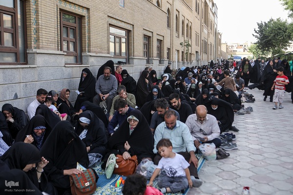 اجتماع پرشور دلدادگان حسینی در حرم عبدالعظیم (ع)؛ طنین دعای عرفه در قبله تهران