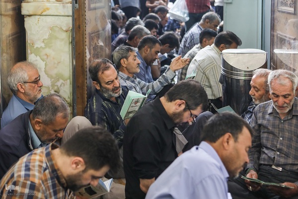 اجتماع پرشور دلدادگان حسینی در حرم عبدالعظیم (ع)؛ طنین دعای عرفه در قبله تهران