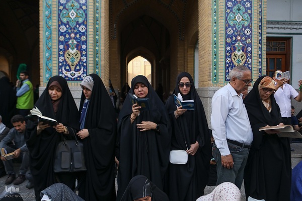 اجتماع پرشور دلدادگان حسینی در حرم عبدالعظیم (ع)؛ طنین دعای عرفه در قبله تهران