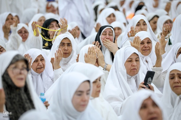 دعای عرفه زائران ایرانی در صحرای عرفات