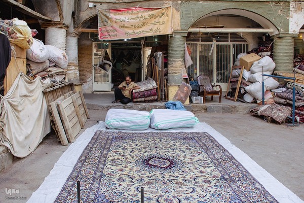 هنر مرمت فرش در قلب بازار اصفهان