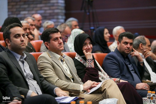 تجلیل از پیش‌کسوتان صنایع دستی در فرهنگستان هنر