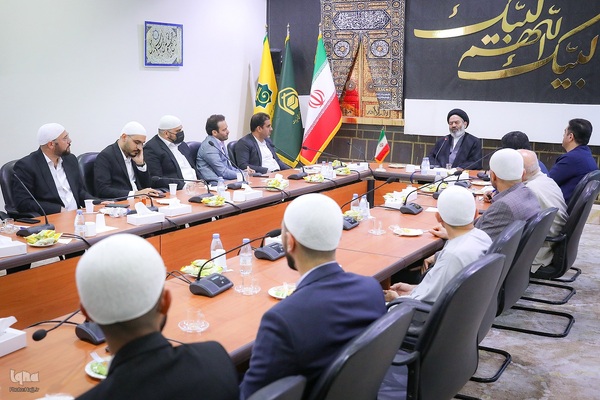 دیدار اعضای کاروان قرآنی نور با نماینده ولی‌فقیه در امور حج و زیارت