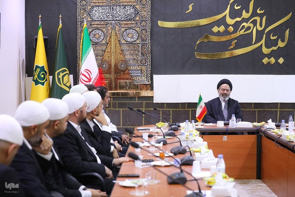 دیدار اعضای کاروان قرآنی نور با نماینده ولی‌فقیه در امور حج و زیارت