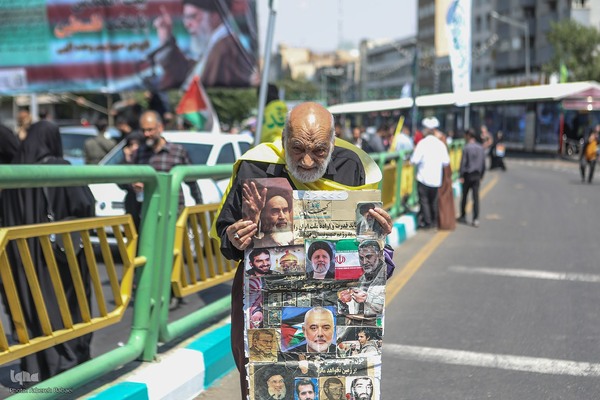 تهرانی‌ها پس از نماز جمعه در محکومیت تهاجم اسرائیل به خیابان‌ها آمدند”