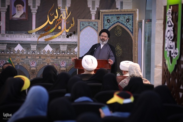 نشست کاروان دانشگاهیان با نماینده ولی فقیه در امور حج و زیارت