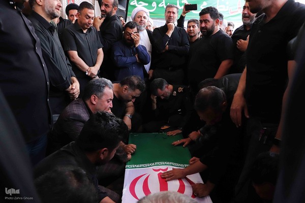 تشییع پیکر دو شهید قرآن آموز در تبریز