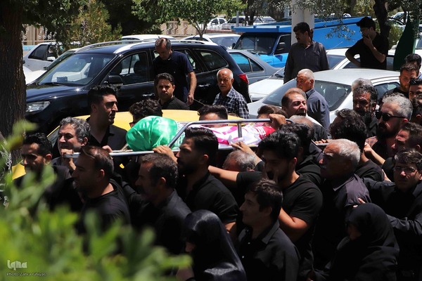 تشییع پیکر دو شهید قرآن آموز در تبریز