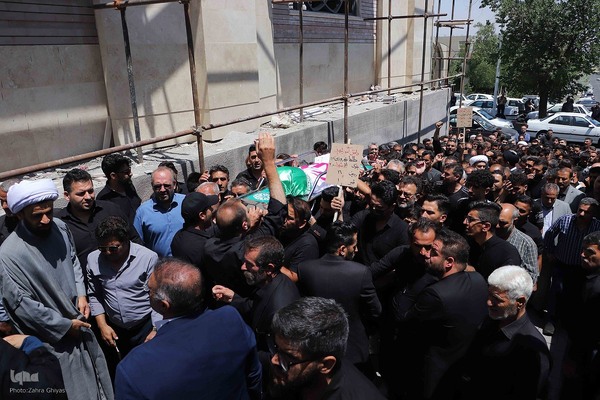 تشییع پیکر دو شهید قرآن آموز در تبریز