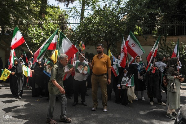 تجمع اعتراضی خانواده شهدا و ایثارگران در محکومیت حملات رژیم صهیونیستی و آمریکا