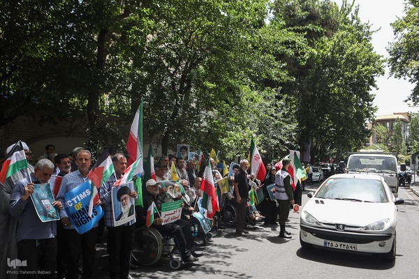 تجمع اعتراضی خانواده شهدا و ایثارگران در محکومیت حملات رژیم صهیونیستی و آمریکا