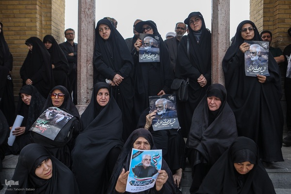 تشییع و خاکسپاری پیکر شهید طهرانچی و همسرش در صحن حرم حضرت عبدالعظیم (ع)