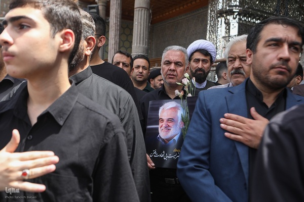 تشییع و خاکسپاری پیکر شهید طهرانچی و همسرش در صحن حرم حضرت عبدالعظیم (ع)