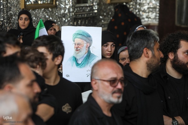 تشییع و خاکسپاری پیکر شهید طهرانچی و همسرش در صحن حرم حضرت عبدالعظیم (ع)