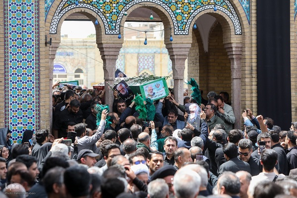 تشییع و خاکسپاری پیکر شهید طهرانچی و همسرش در صحن حرم حضرت عبدالعظیم (ع)