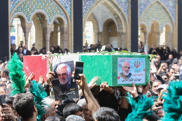 تشییع و خاکسپاری پیکر شهید طهرانچی و همسرش در صحن حرم حضرت عبدالعظیم (ع)