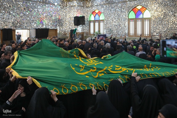 تشییع و خاکسپاری پیکر شهید طهرانچی و همسرش در صحن حرم حضرت عبدالعظیم (ع)