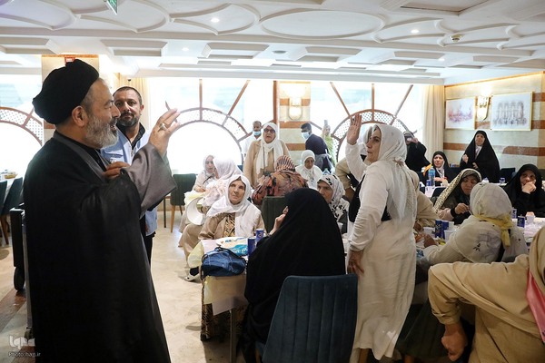 دیدار صمیمی سرپرست حجاج ایرانی با زائران کشورمان