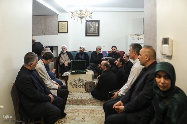 حضور جامعه قرآنی در منزل شهید احسان ذاکری